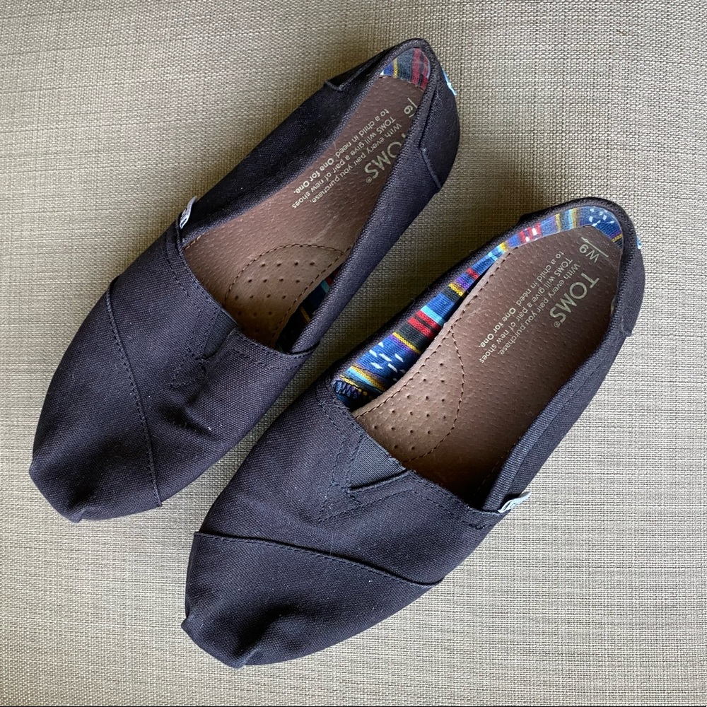Black TOMS size 9